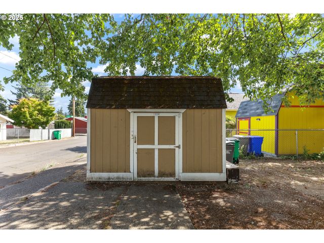 8632 Se LIEBE St, Portland, OR 97266