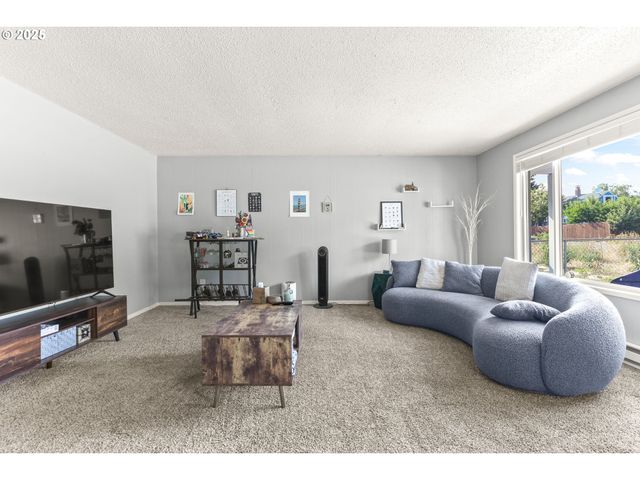 8632 Se LIEBE St, Portland, OR 97266