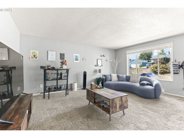 8632 Se LIEBE St, Portland, OR 97266