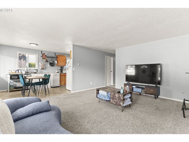 8632 Se LIEBE St, Portland, OR 97266