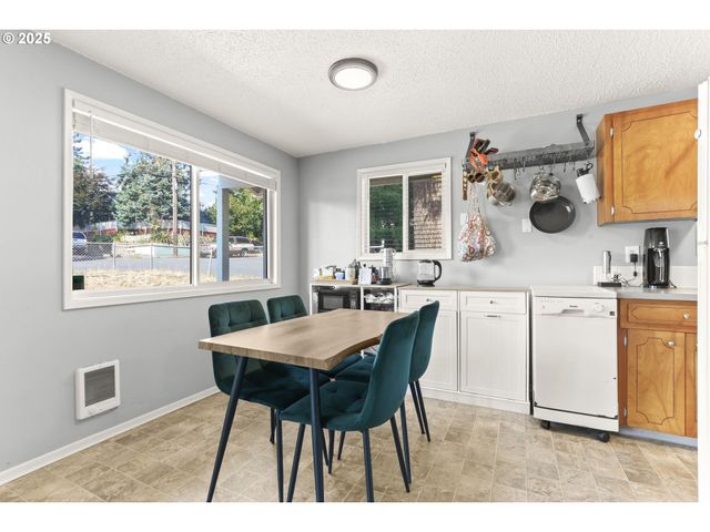 8632 Se LIEBE St, Portland, OR 97266