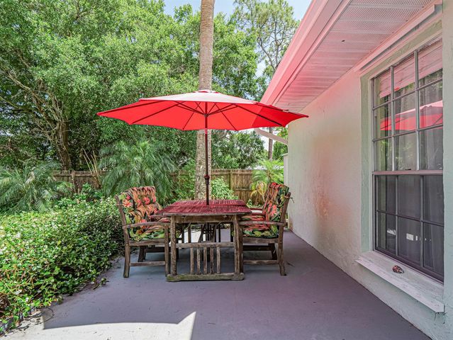 425 Banyan Street, Sebastian, FL 32958