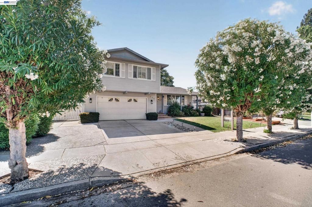 Image 1 of property listing at 4336 Muirwood Dr, Pleasanton, CA 94588