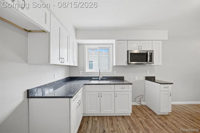 20147 Lakeworth Street, Roseville, MI 48066