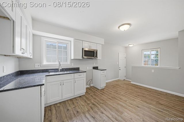 20147 Lakeworth Street, Roseville, MI 48066