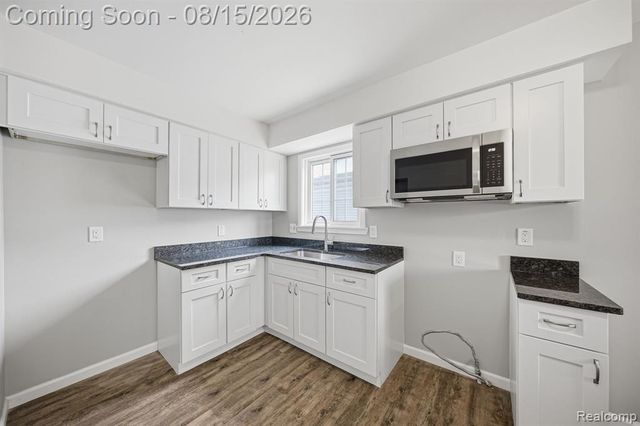 20147 Lakeworth Street, Roseville, MI 48066