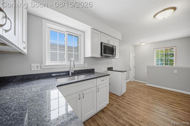 20147 Lakeworth Street, Roseville, MI 48066
