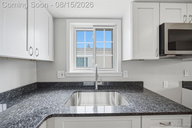 20147 Lakeworth Street, Roseville, MI 48066