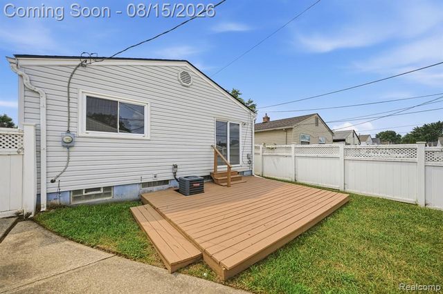 20147 Lakeworth Street, Roseville, MI 48066