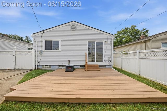 20147 Lakeworth Street, Roseville, MI 48066