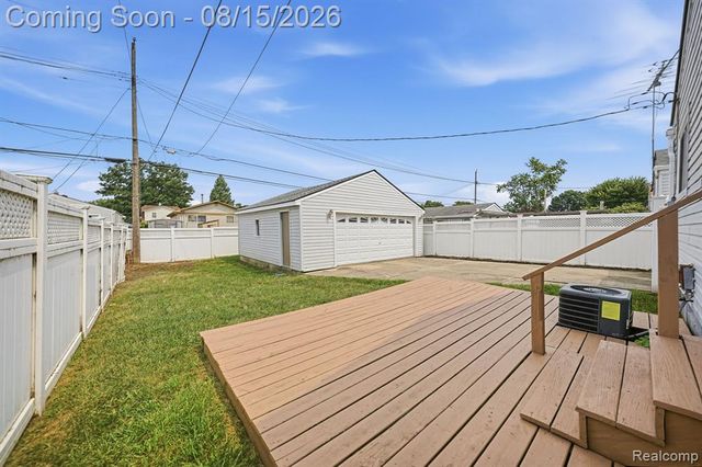 20147 Lakeworth Street, Roseville, MI 48066