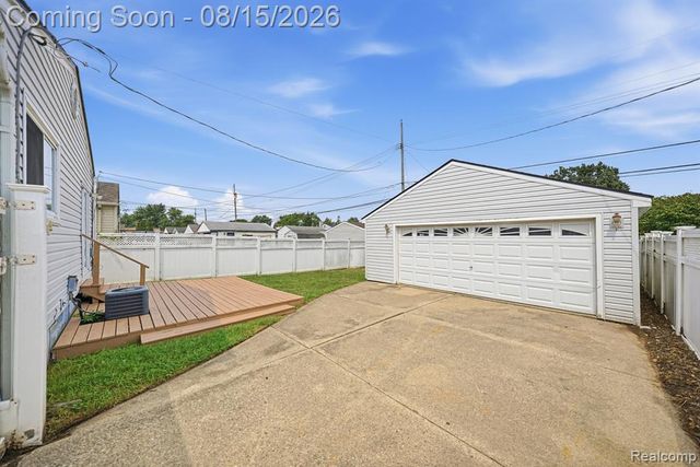 20147 Lakeworth Street, Roseville, MI 48066