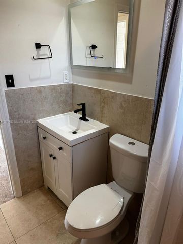 2125 NE 14th Ave 1, Wilton Manors, FL 33305