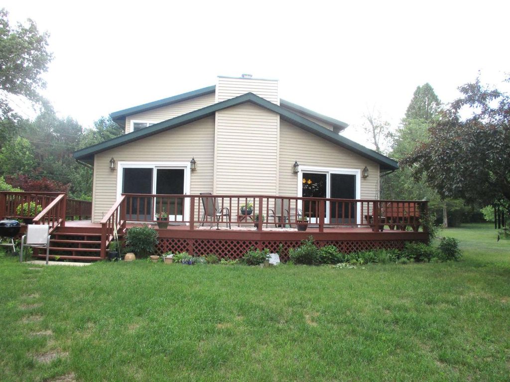 272 Carriage Road, Montello, WI 53949