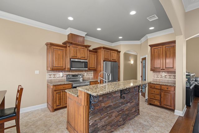 1208 Pontchartrain Court, Bossier City, LA 71111