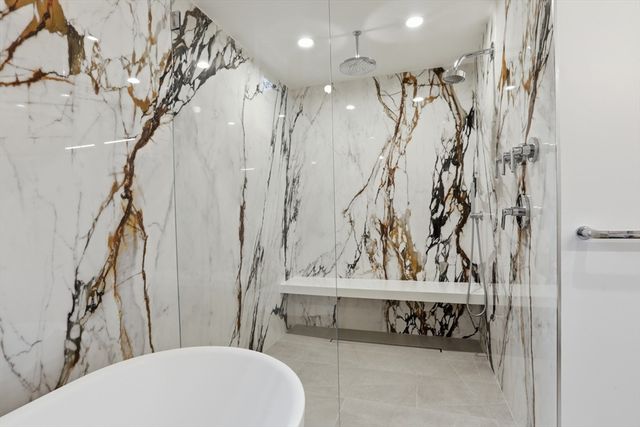 407 E 7th St 2, Boston, MA 02127