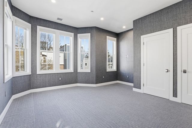 407 E 7th St 2, Boston, MA 02127