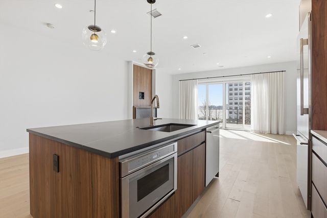 407 E 7th St 2, Boston, MA 02127