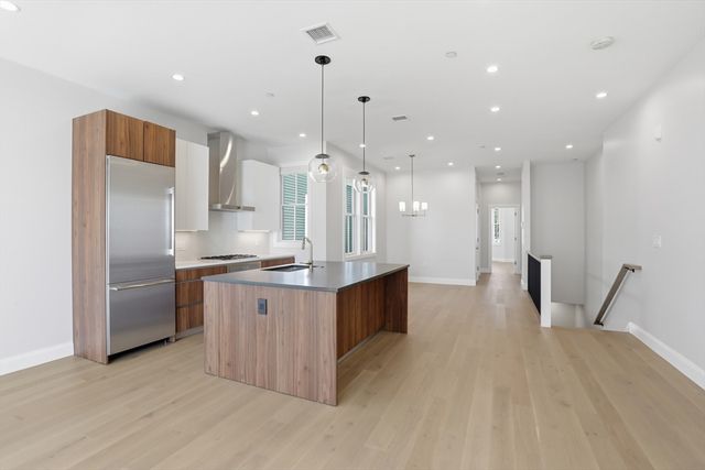 407 E 7th St 2, Boston, MA 02127