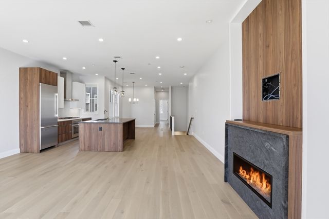 407 E 7th St 2, Boston, MA 02127