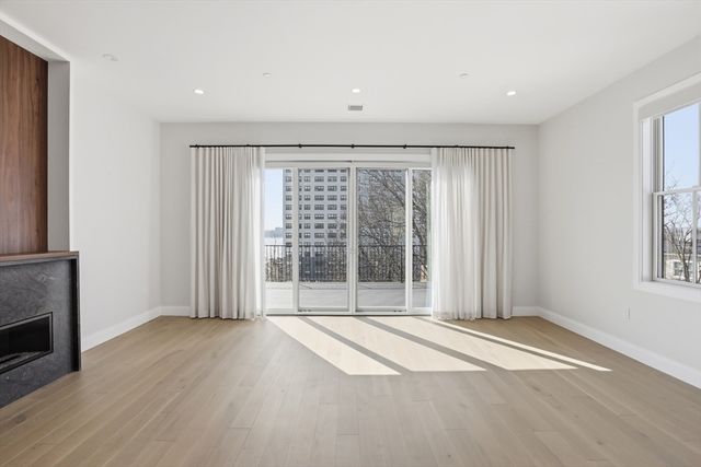 407 E 7th St 2, Boston, MA 02127