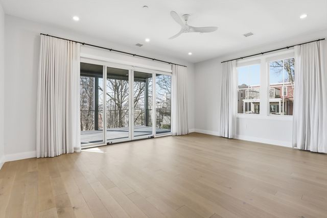 407 E 7th St 2, Boston, MA 02127