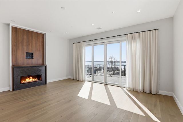 407 E 7th St 2, Boston, MA 02127