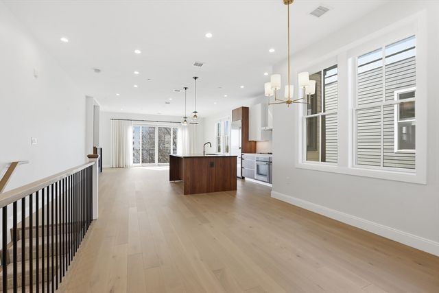 407 E 7th St 2, Boston, MA 02127