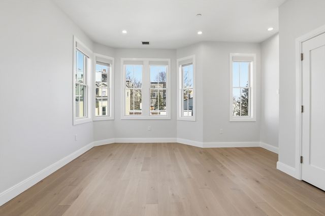 407 E 7th St 2, Boston, MA 02127