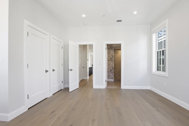 407 E 7th St 2, Boston, MA 02127