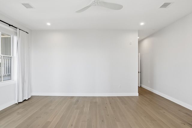 407 E 7th St 2, Boston, MA 02127