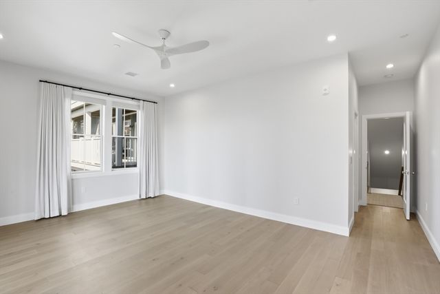 407 E 7th St 2, Boston, MA 02127