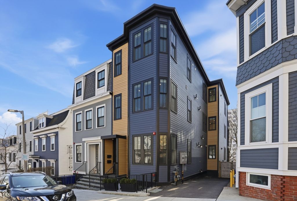 407 E 7th St 2, Boston, MA 02127