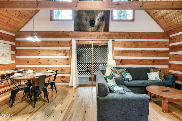 658 Red Bud Lane, Gatlinburg, TN 37738