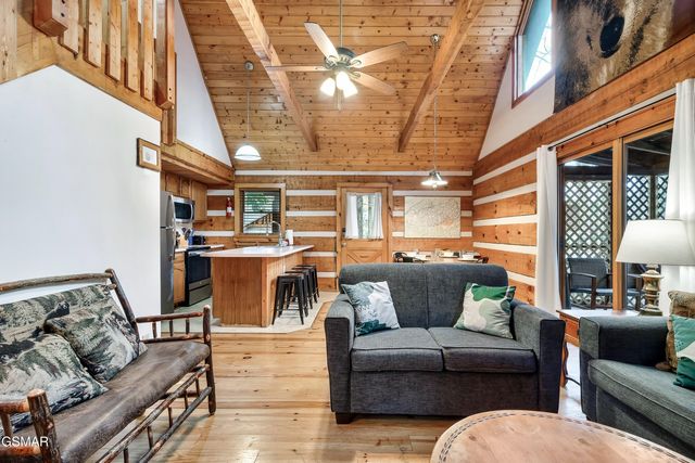 658 Red Bud Lane, Gatlinburg, TN 37738