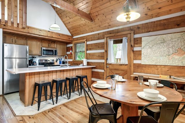 658 Red Bud Lane, Gatlinburg, TN 37738