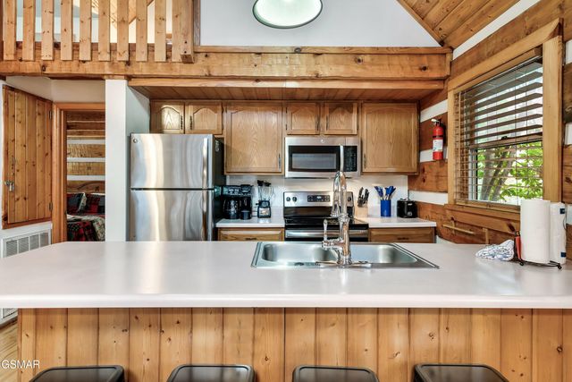 658 Red Bud Lane, Gatlinburg, TN 37738