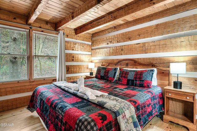 658 Red Bud Lane, Gatlinburg, TN 37738