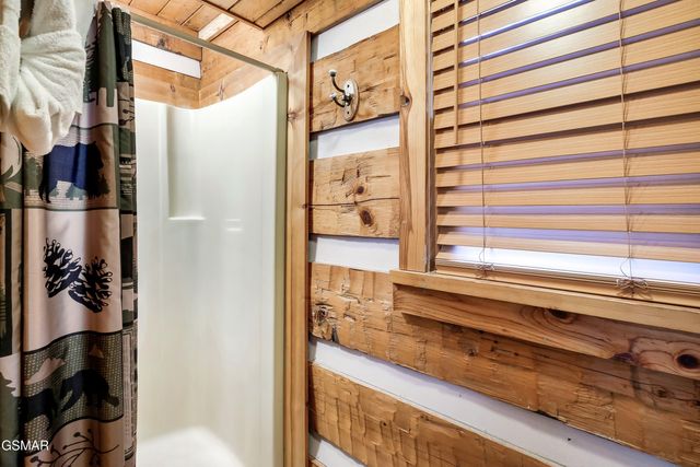 658 Red Bud Lane, Gatlinburg, TN 37738