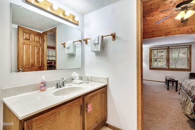 658 Red Bud Lane, Gatlinburg, TN 37738