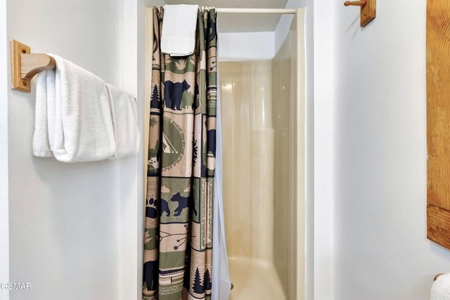 658 Red Bud Lane, Gatlinburg, TN 37738