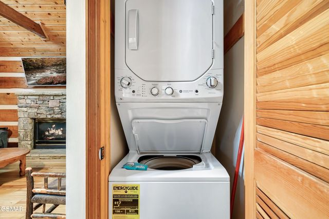 658 Red Bud Lane, Gatlinburg, TN 37738