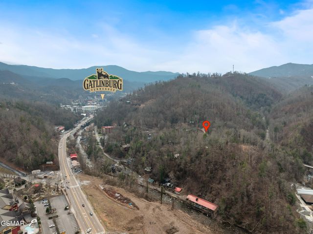 658 Red Bud Lane, Gatlinburg, TN 37738