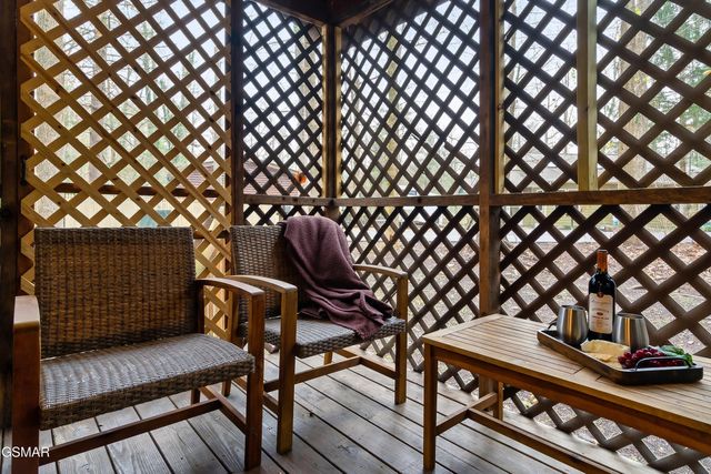 658 Red Bud Lane, Gatlinburg, TN 37738