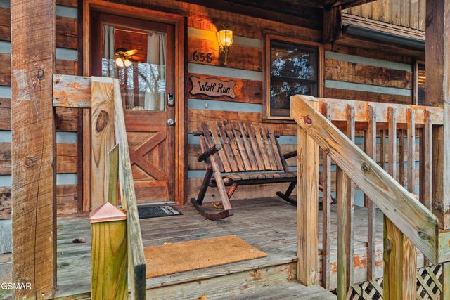 658 Red Bud Lane, Gatlinburg, TN 37738