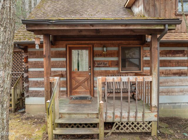 658 Red Bud Lane, Gatlinburg, TN 37738