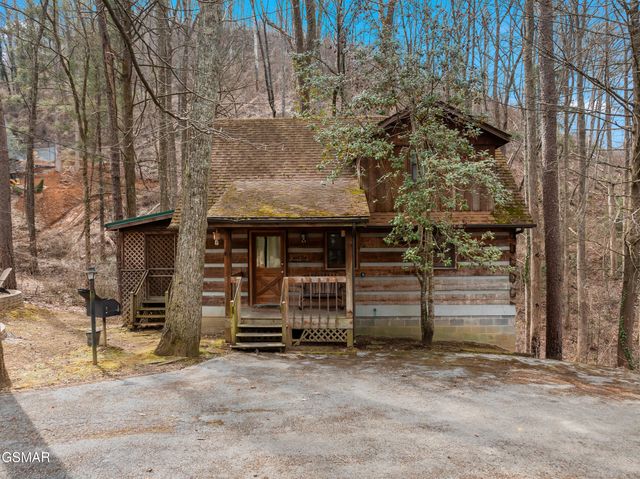658 Red Bud Lane, Gatlinburg, TN 37738