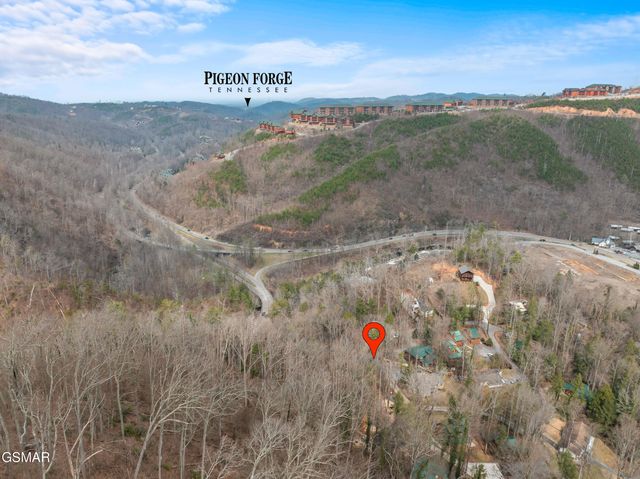 658 Red Bud Lane, Gatlinburg, TN 37738