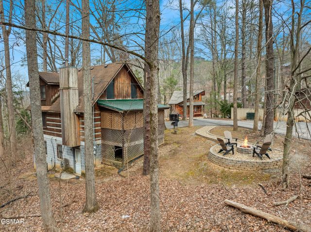 658 Red Bud Lane, Gatlinburg, TN 37738