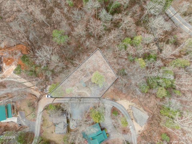 658 Red Bud Lane, Gatlinburg, TN 37738